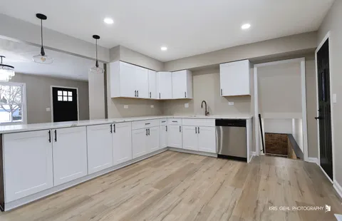 $465,000 | 1070 Belle Plaine Avenue, Gurnee, IL 60031