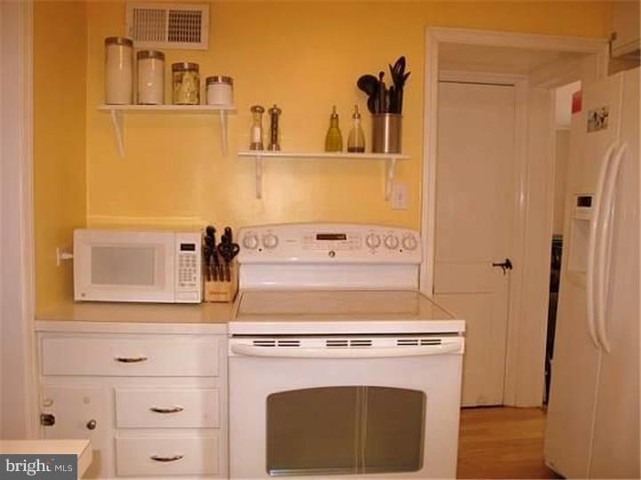 244 Crosshill Road Wynnewood, PA 19096 - Photo 8 of 17 Kitchen