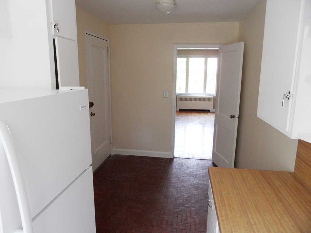 128 Beaconsfield Road, Unit 5 Brookline, MA 02445 - Photo 8 of 18 a view of hallway with window and wooden floor