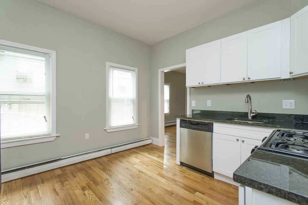 66 L Street Boston, MA 02127 - Photo 3 of 9