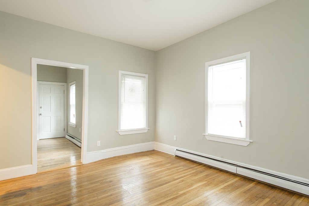66 L Street Boston, MA 02127 - Photo 4 of 9