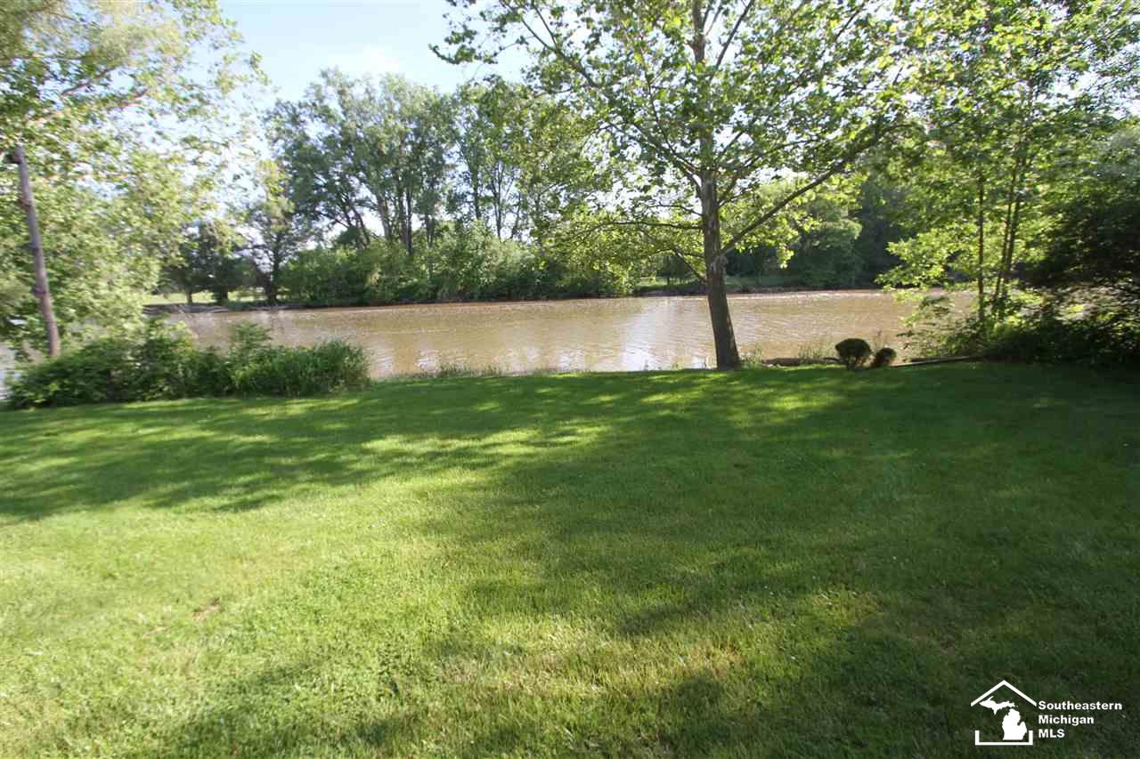 8923 North Custer Road Monroe, MI 48162 - Photo 3 of 36