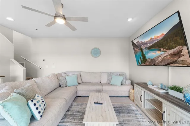 $565,000 | 354 West Palisades Condo Drive, Unit 1A, Lake Ozark, MO 65049