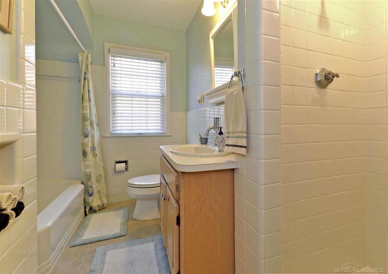 483 Shoreham Road Grosse Pointe Woods, MI 48236 - Photo 35 of 44