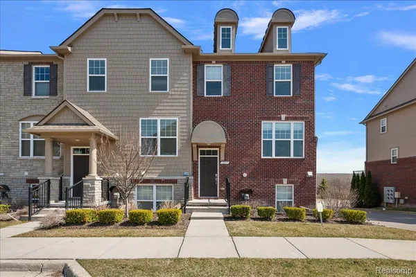 $445,000 | 2877 Hartwick Drive, Rochester, MI 48307