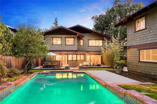 a view of an house with swimming pool