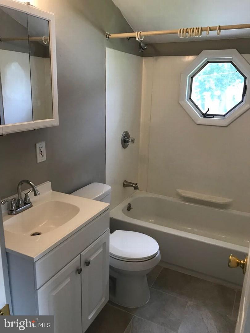 5 Towns Road Levittown, PA 19056 - Photo 11 of 12