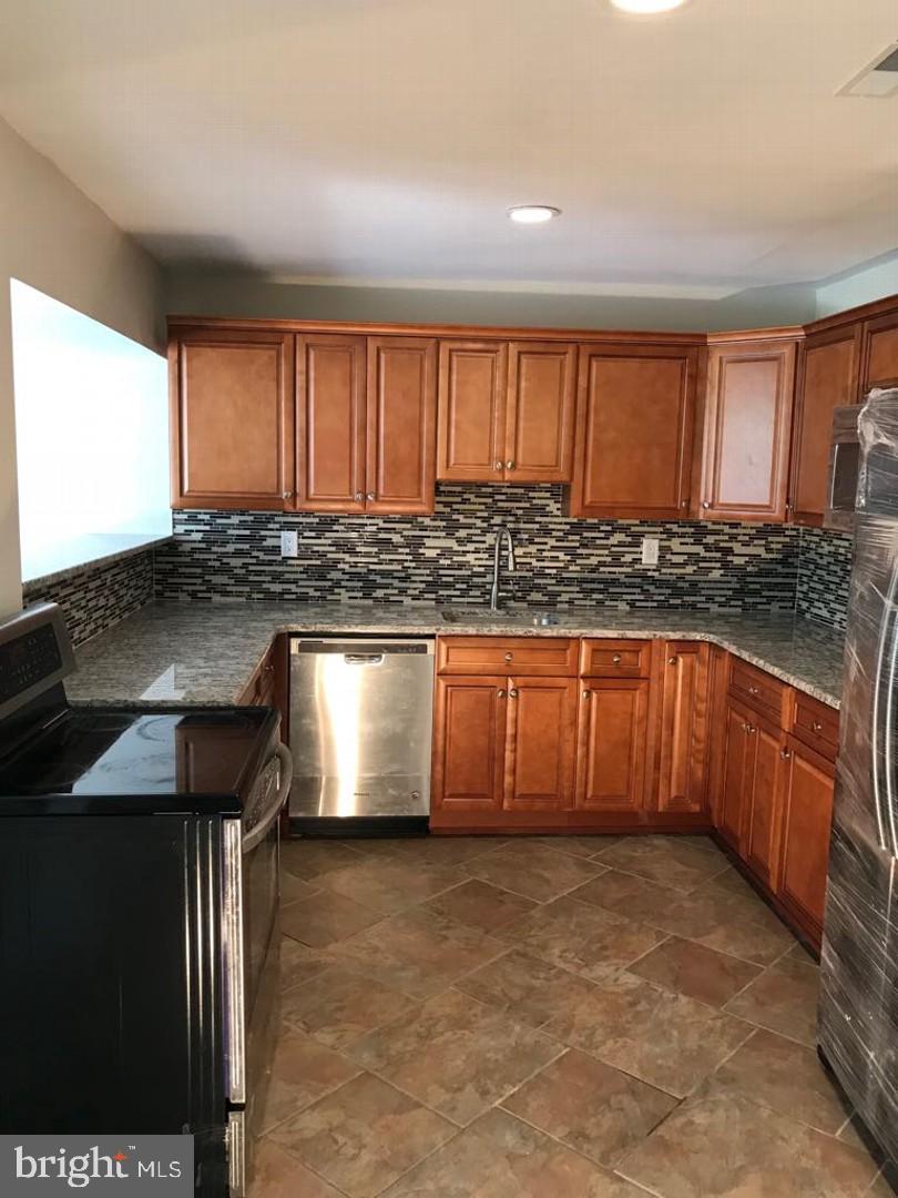 5 Towns Road Levittown, PA 19056 - Photo 5 of 12