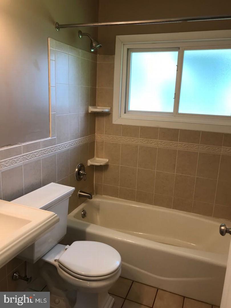 5 Towns Road Levittown, PA 19056 - Photo 9 of 12