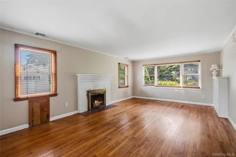 $449,900 | 16 Ocean Avenue, East Patchogue, NY 11772