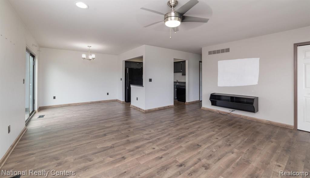 24056 Greenhill Road Warren, MI 48091 - Photo 5 of 19