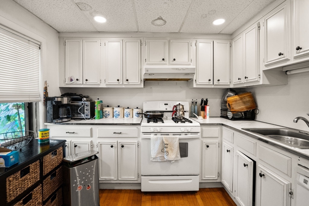 35 Middle Street Newton, MA 02458 - Photo 8 of 27