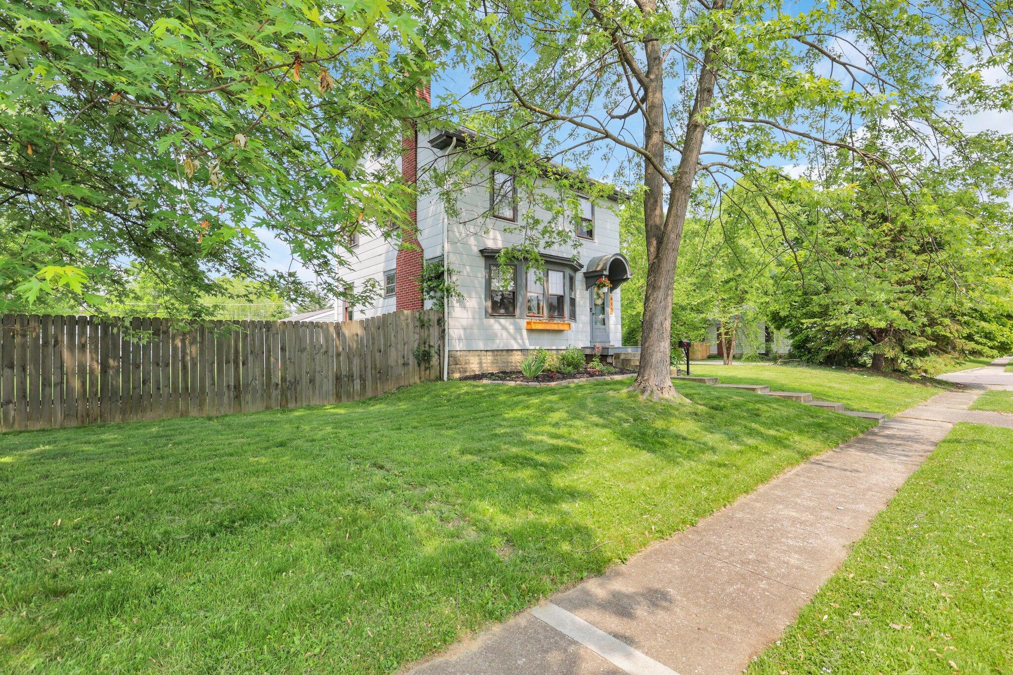 615 South Hampton Road Columbus, OH 43213 - Photo 4 of 32 25-web-or-mls-0N4A8219