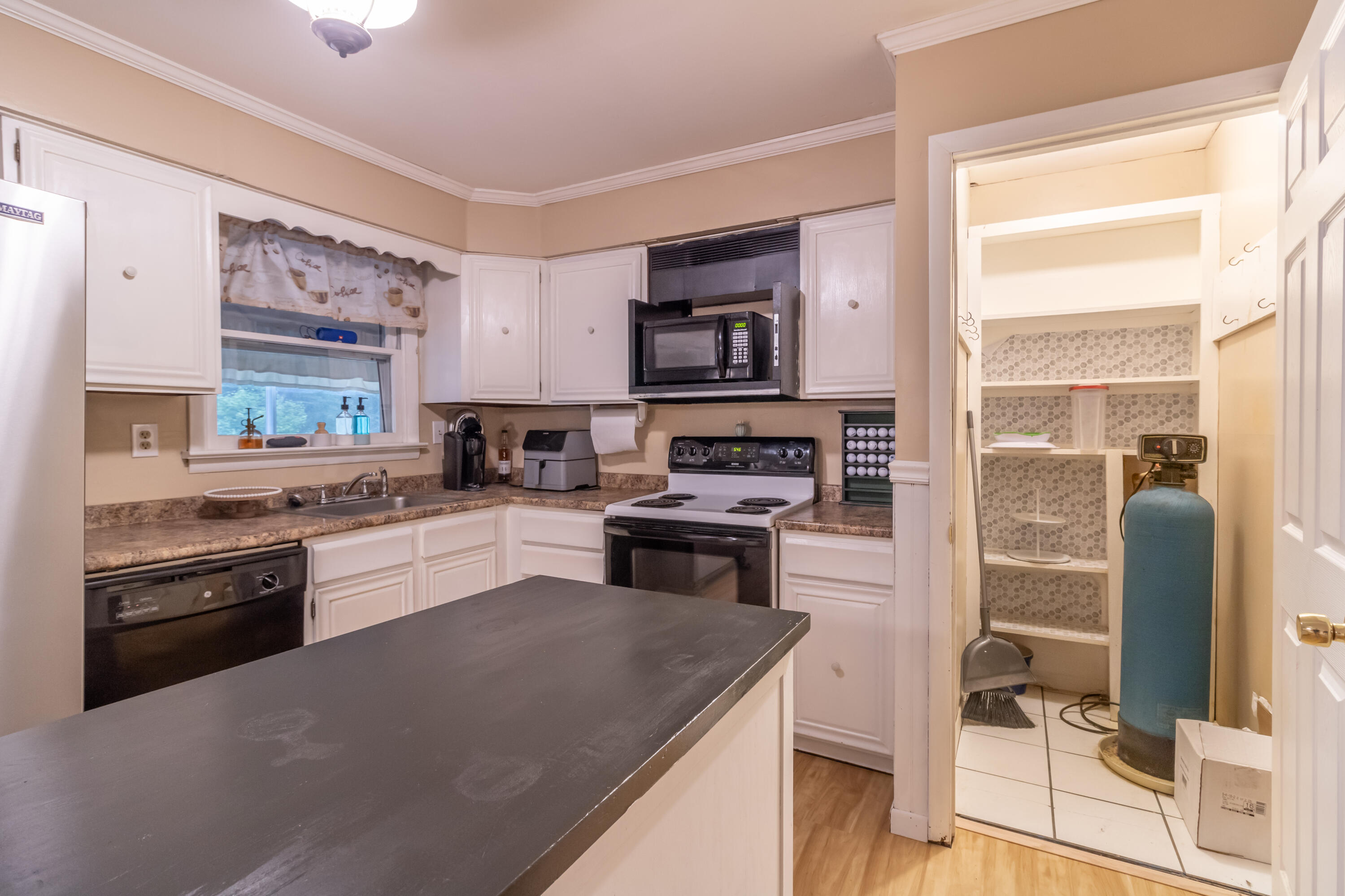 114 Harris Road Stockton Springs, ME 04981 - Photo 12 of 38 114 Harris Road Interiors-7