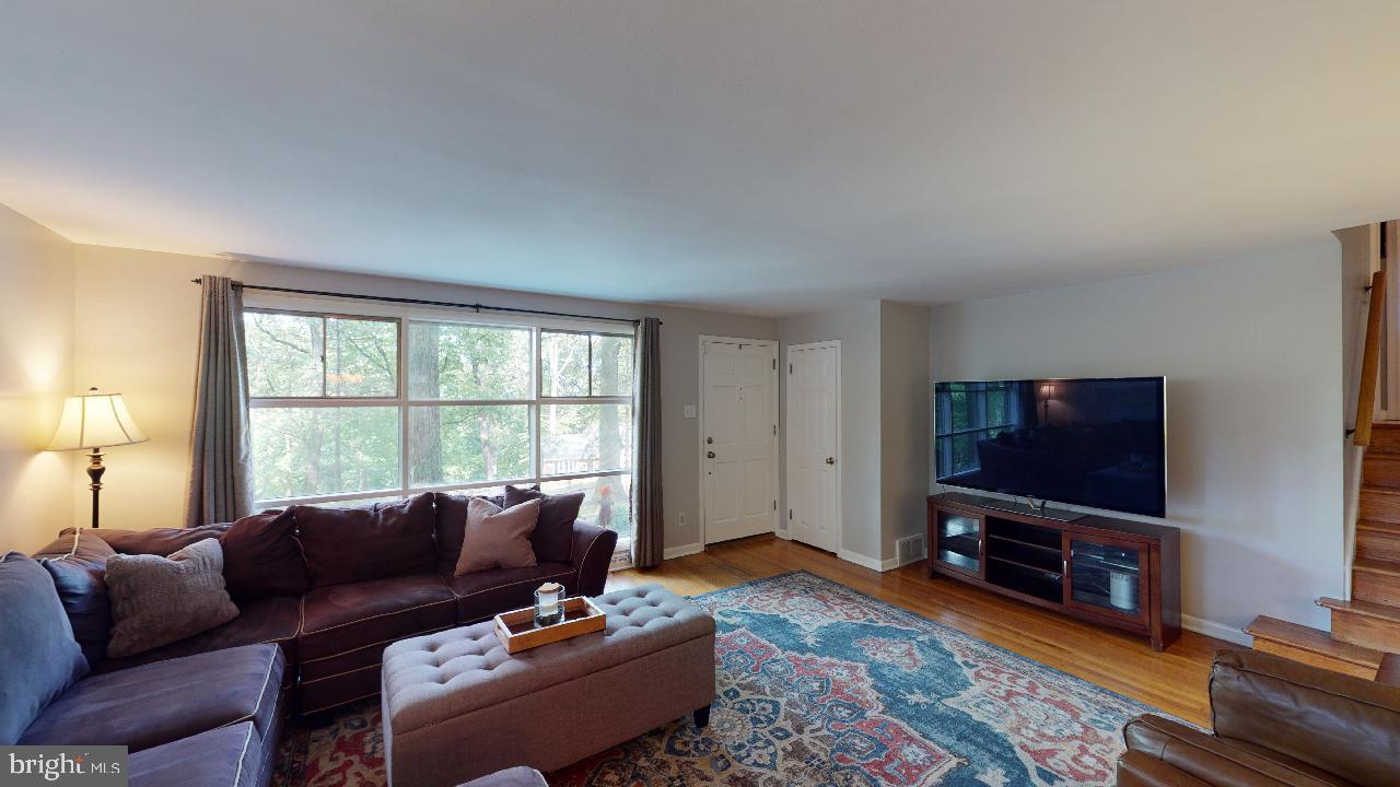 600 Forest Road Wayne, PA 19087 - Photo 4 of 30 Living Room