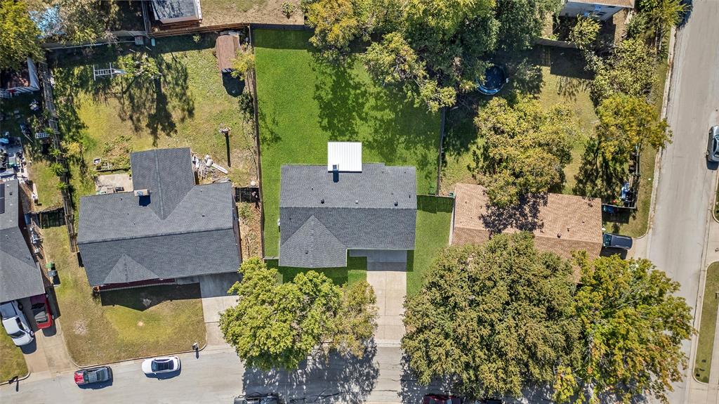 902 Warrington Court Arlington, TX 76014 - Photo 26 of 30 an aerial view of a house with a yard
