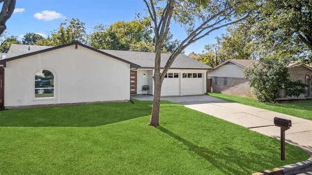 a view of a back yard of the house