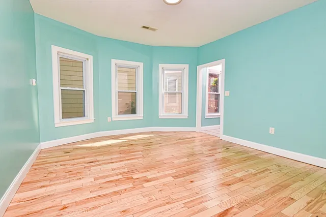 $3,000 | 11 Oakland Avenue, Unit 1, Everett, MA 02149