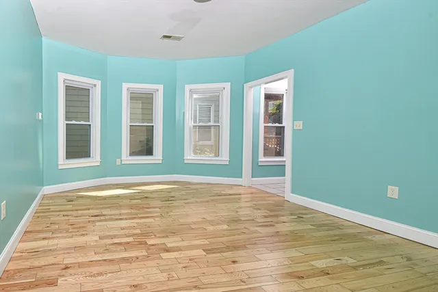 $3,000 | 11 Oakland Avenue, Unit 1, Everett, MA 02149