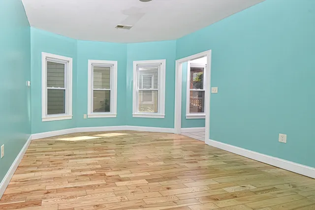 $3,000 | 11 Oakland Avenue, Unit 1, Everett, MA 02149