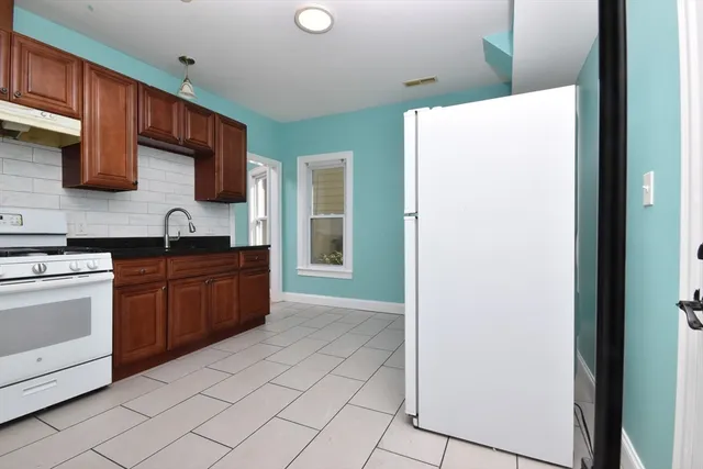 $3,000 | 11 Oakland Avenue, Unit 1, Everett, MA 02149