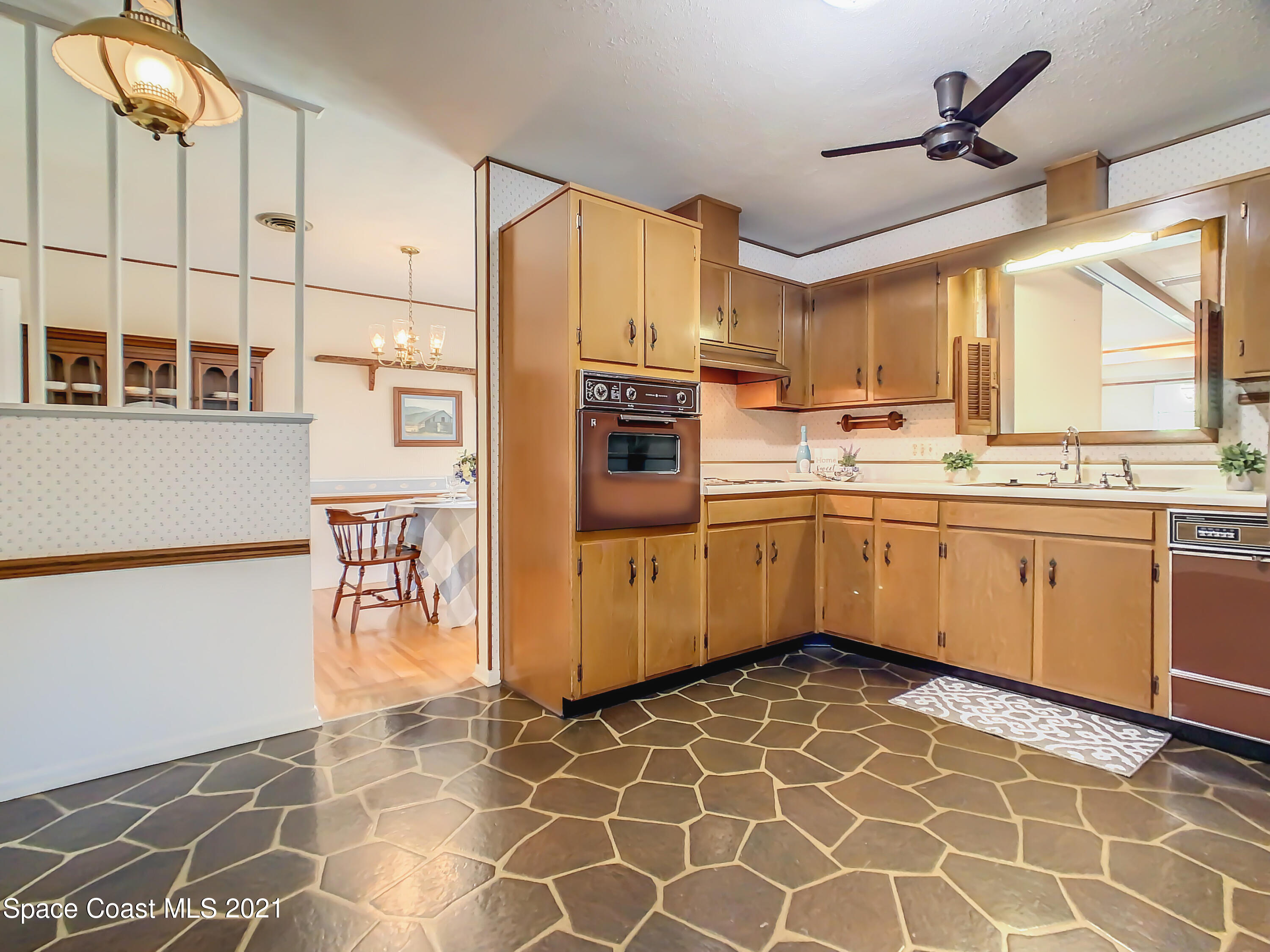 940 Forest Road Titusville, FL 32780 - Photo 10 of 33 Large Eat-in Kitchen