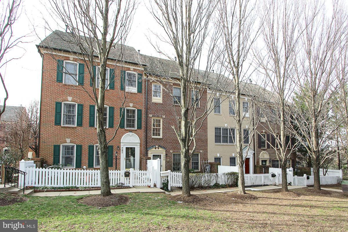 204 Ridgepoint Place Gaithersburg, MD 20878 - Photo 2 of 30 Exterior (Front)