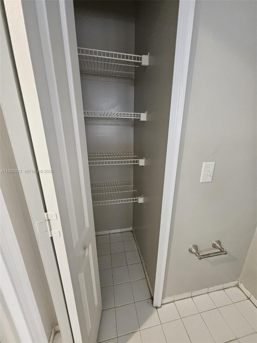 2527 West 76th Street, Unit 208 Hialeah, FL 33016 - Photo 20 of 24