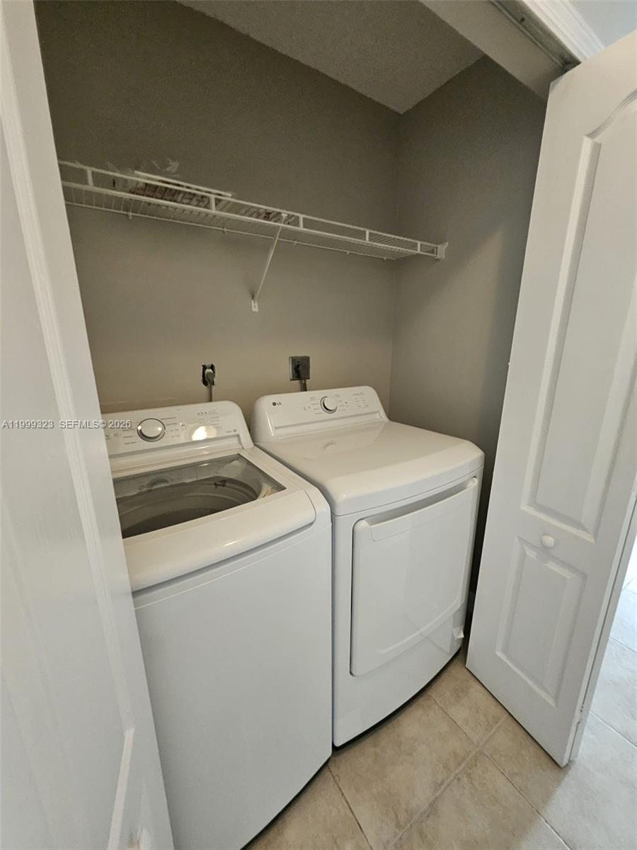2527 West 76th Street, Unit 208 Hialeah, FL 33016 - Photo 22 of 24 a utility room with dryer and washer