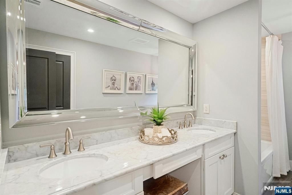 247 Oldwoods Road Franklin Lakes, NJ 07417 - Photo 17 of 26