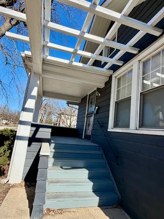 a view of entryway with a front door