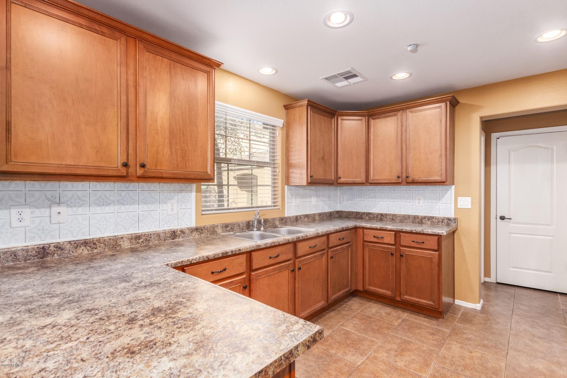 1688 South Martingale Road Gilbert, AZ 85295 - Photo 6 of 35 6