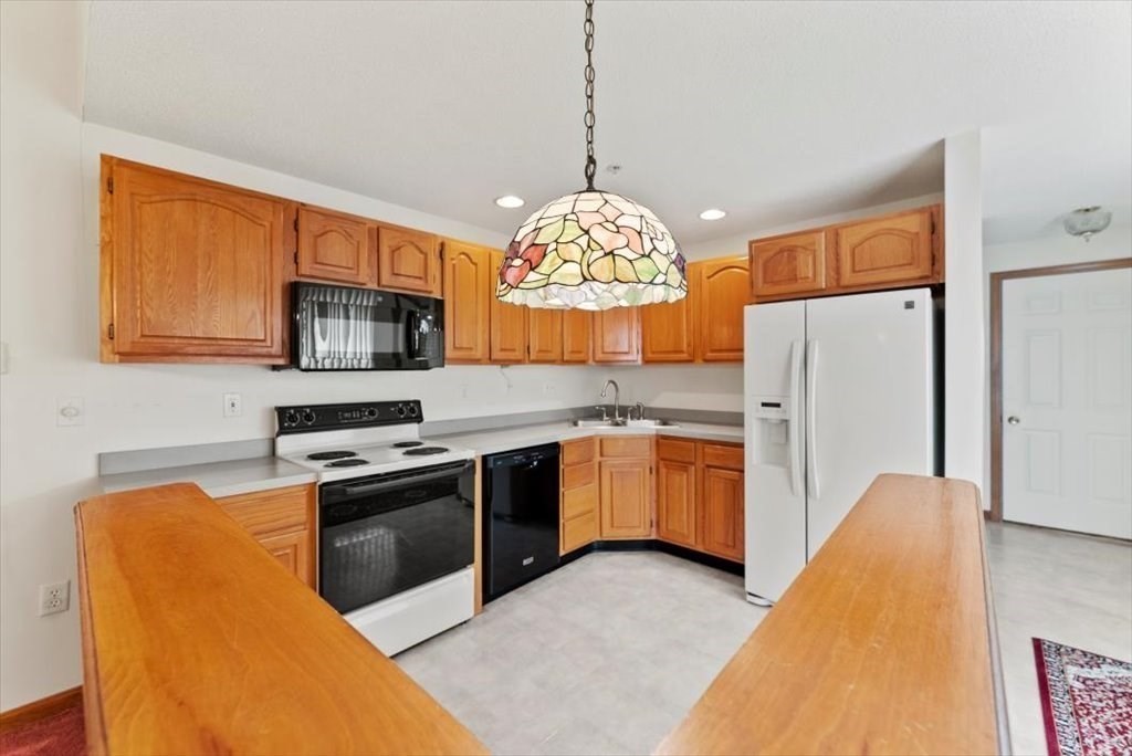 25 Castle Hills Road, Unit G Agawam, MA 01001 - Photo 6 of 20 Gallery Image 6