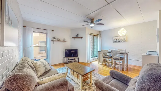 $3,500 | 1856 Beacon Street, Unit 2C, Brookline, MA 02445