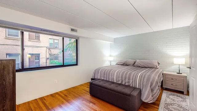 $3,500 | 1856 Beacon Street, Unit 2C, Brookline, MA 02445