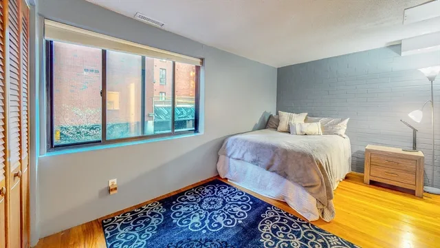 $3,500 | 1856 Beacon Street, Unit 2C, Brookline, MA 02445