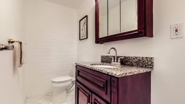 $3,500 | 1856 Beacon Street, Unit 2C, Brookline, MA 02445