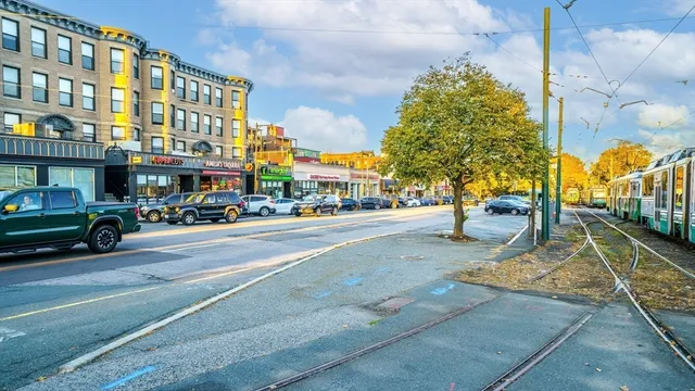 $3,500 | 1856 Beacon Street, Unit 2C, Brookline, MA 02445