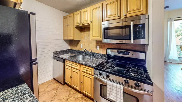 $3,500 | 1856 Beacon Street, Unit 2C, Brookline, MA 02445