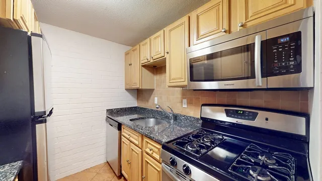 $3,500 | 1856 Beacon Street, Unit 2C, Brookline, MA 02445