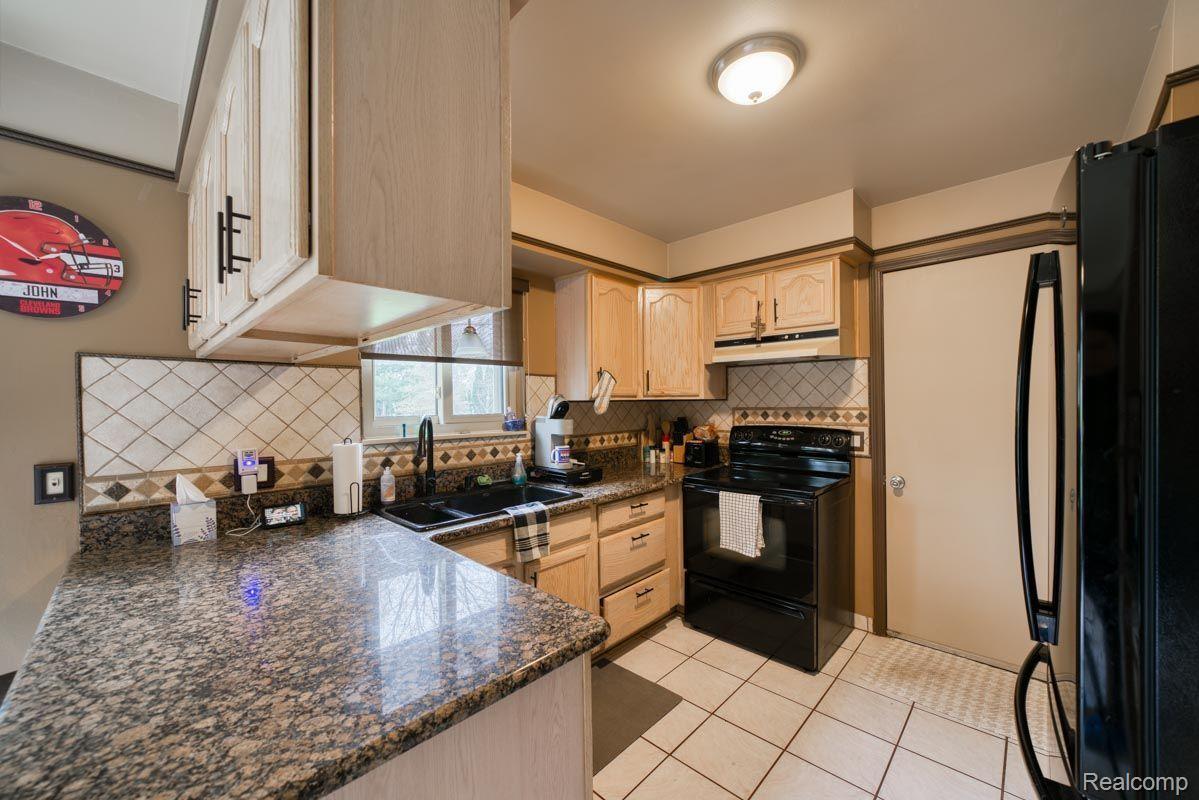 4420 Harvey Lake Road Highland, MI 48356 - Photo 5 of 30 Gallery Image 5
