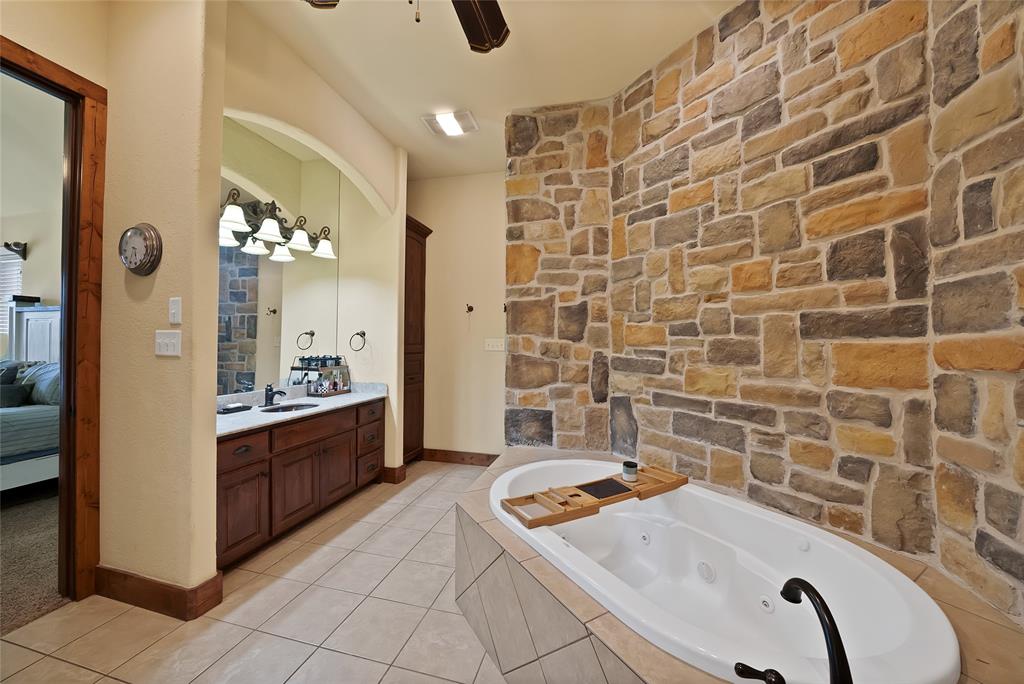 7421 Dawn Avenue Pilot Point, TX 76258 - Photo 21 of 40 a bathroom with a tub a sink and a mirror