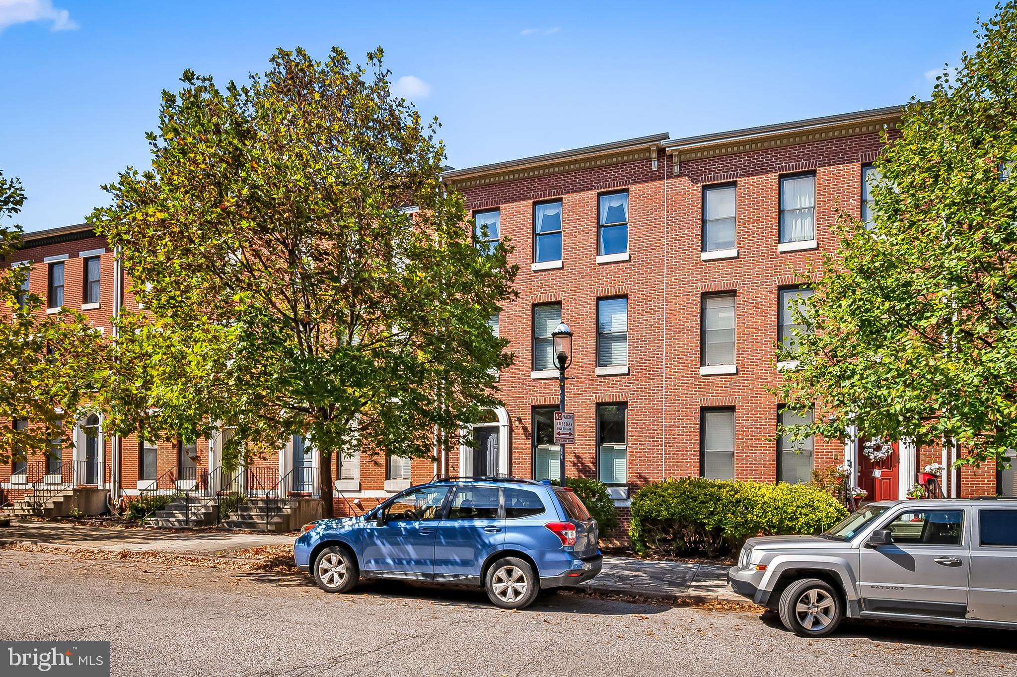 254 Robert Street Baltimore, MD 21217 - Photo 4 of 31 a car parked in front of a building