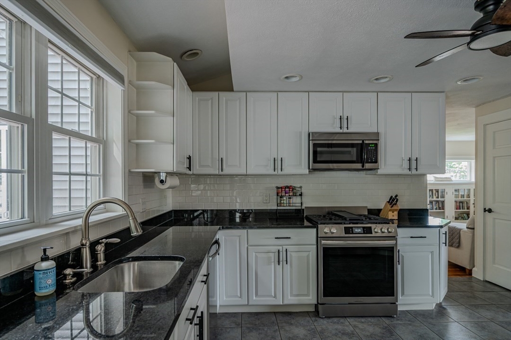 10 Richards Road Weymouth, MA 02189 - Photo 11 of 40