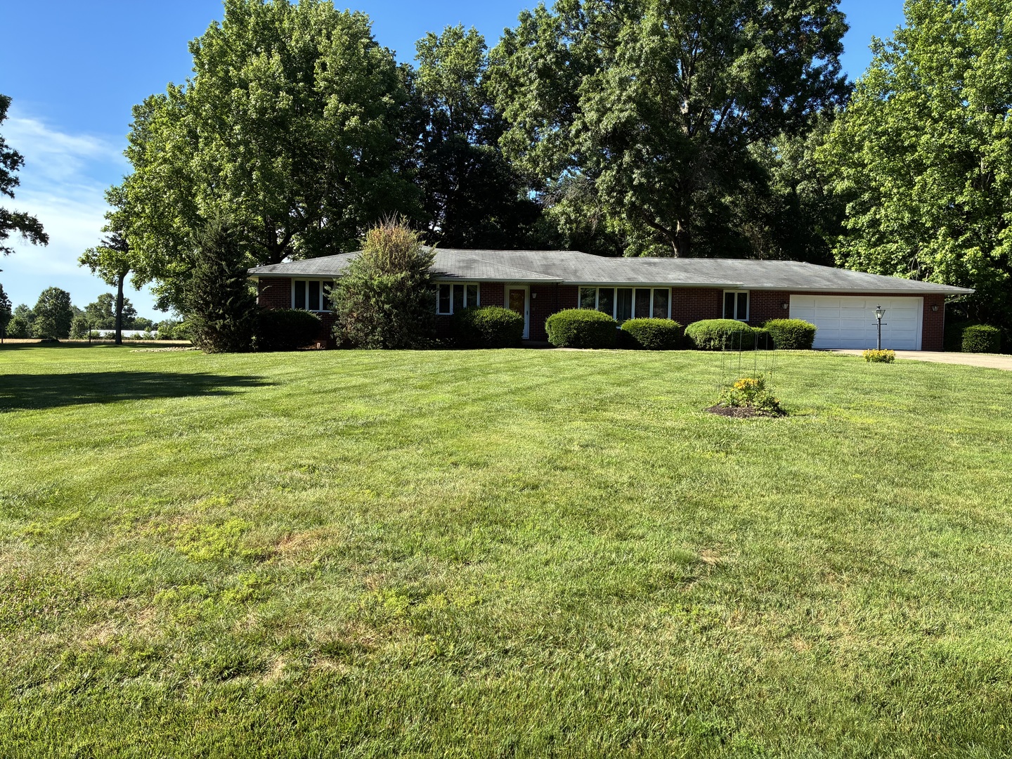 12365 East Lakeview Road Mount Vernon, IL 62864 - Photo 2 of 38