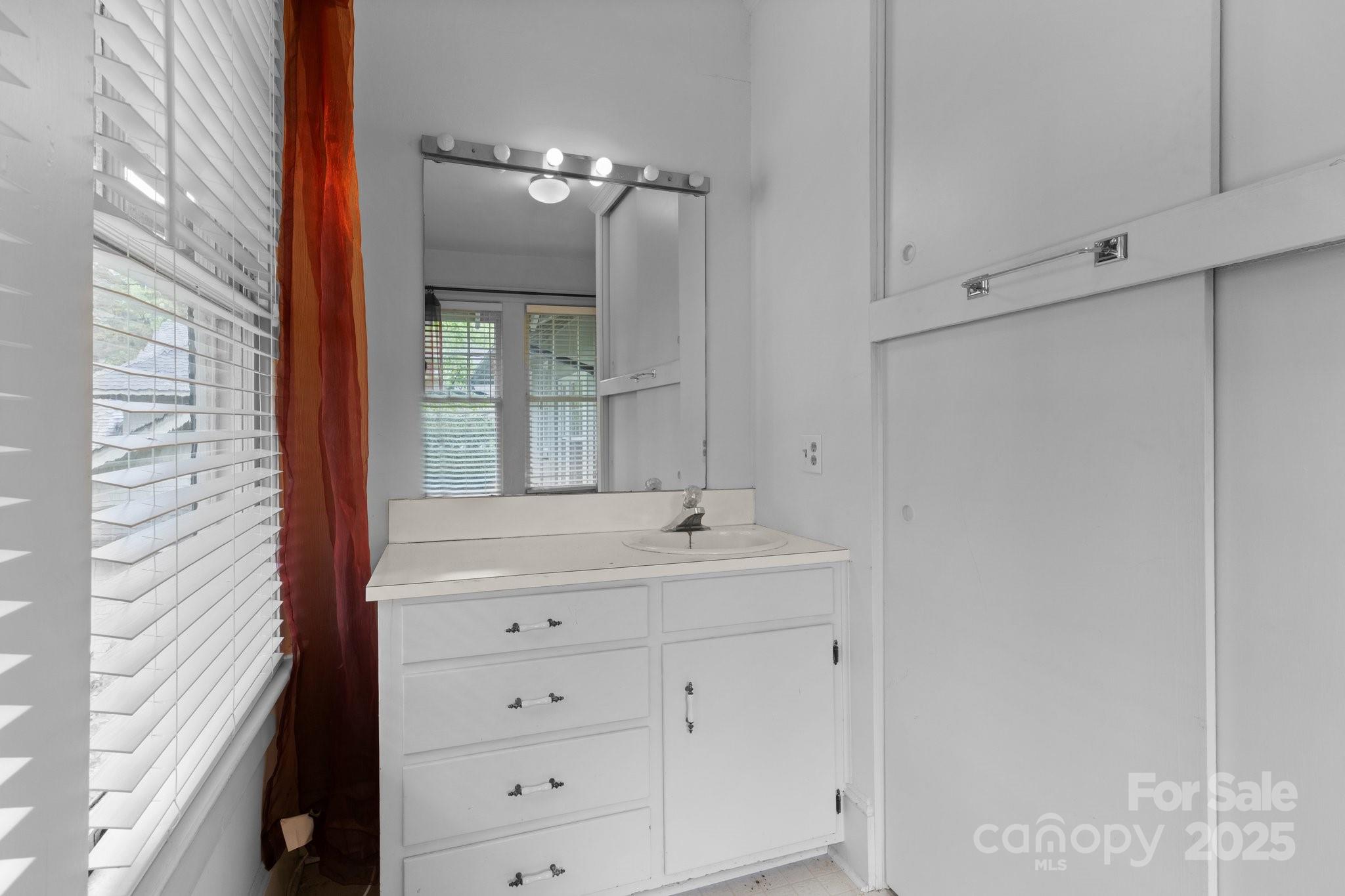 920 Queens Road Charlotte, NC 28207 - Photo 32 of 36 Gallery Image 32