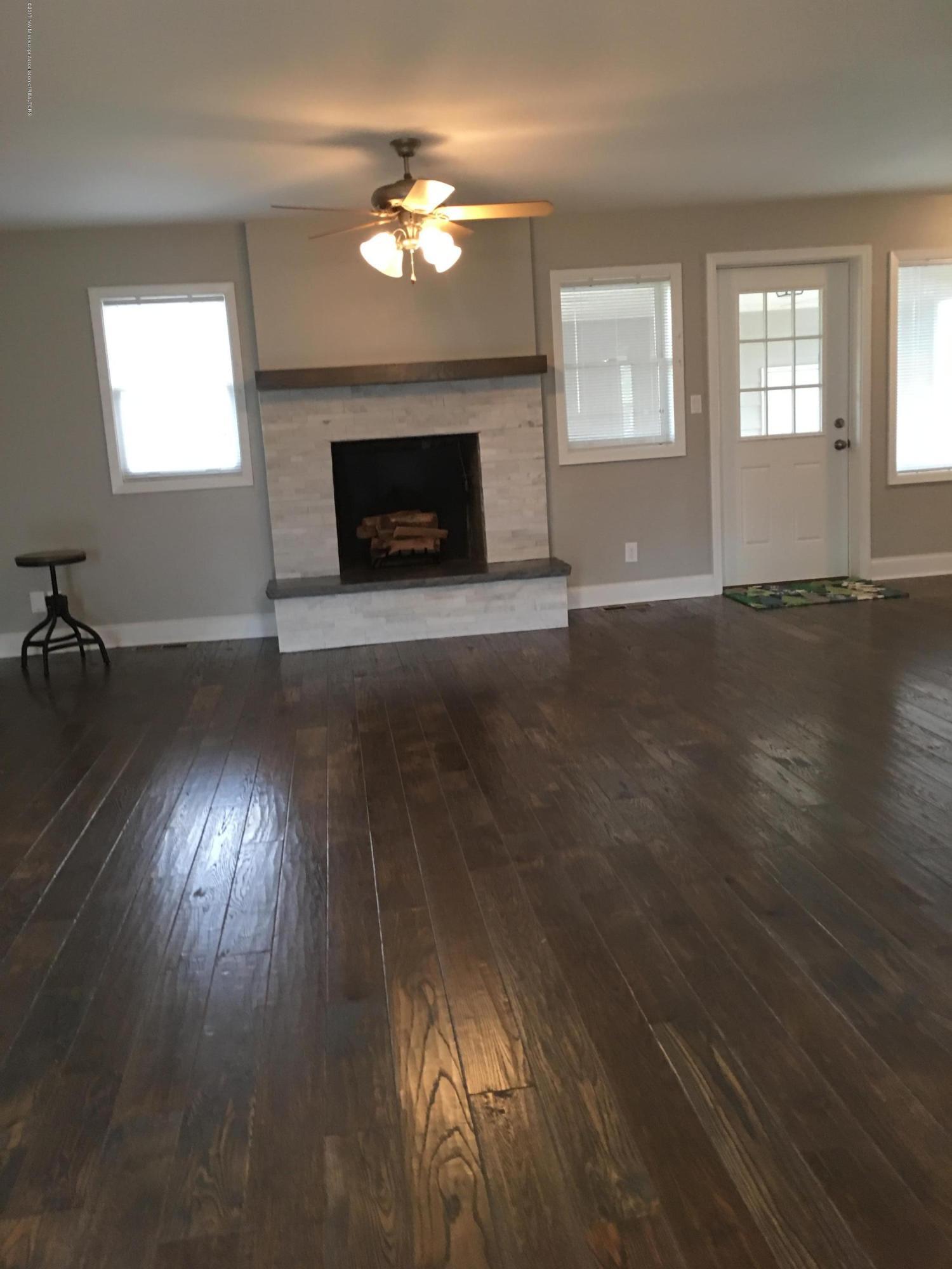 8675 Millbranch Road Southaven, MS 38671 - Photo 4 of 17 IMG_3003