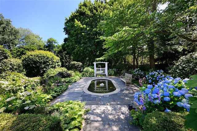 a view of a back yard of the house