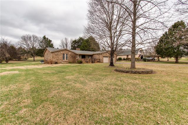6085 Alvin Sperry Road Mount Juliet, TN 37122 - Photo 2 of 20 side view from left side of house