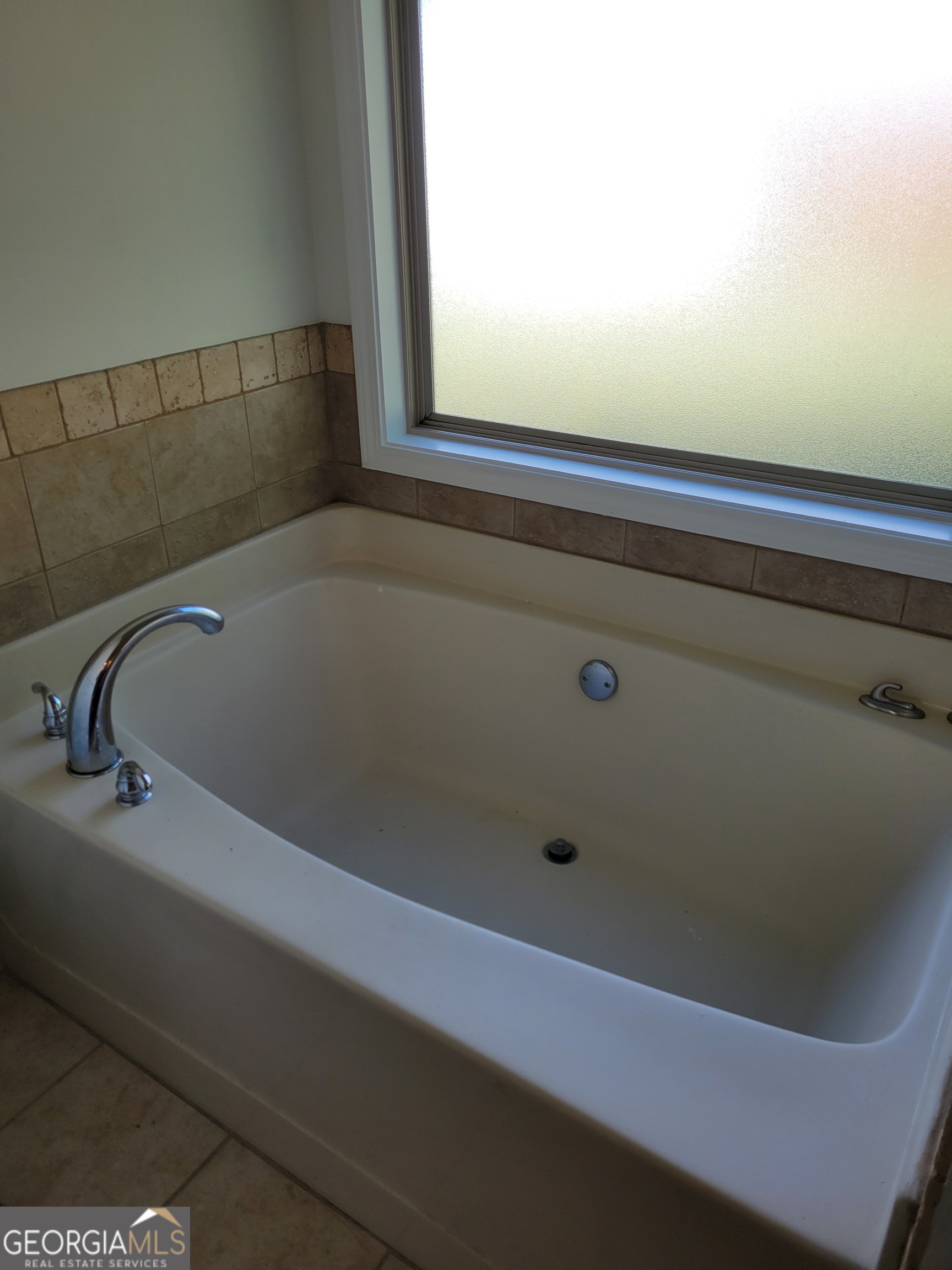 175 Spinner Drive Jefferson, GA 30549 - Photo 28 of 34 a bathroom with a bathtub